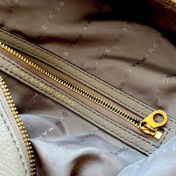 Marc by Marc Jacobs Too Hot To Handle Pebble Leather Bag Grey/ Taupe - Picture 8 of 8